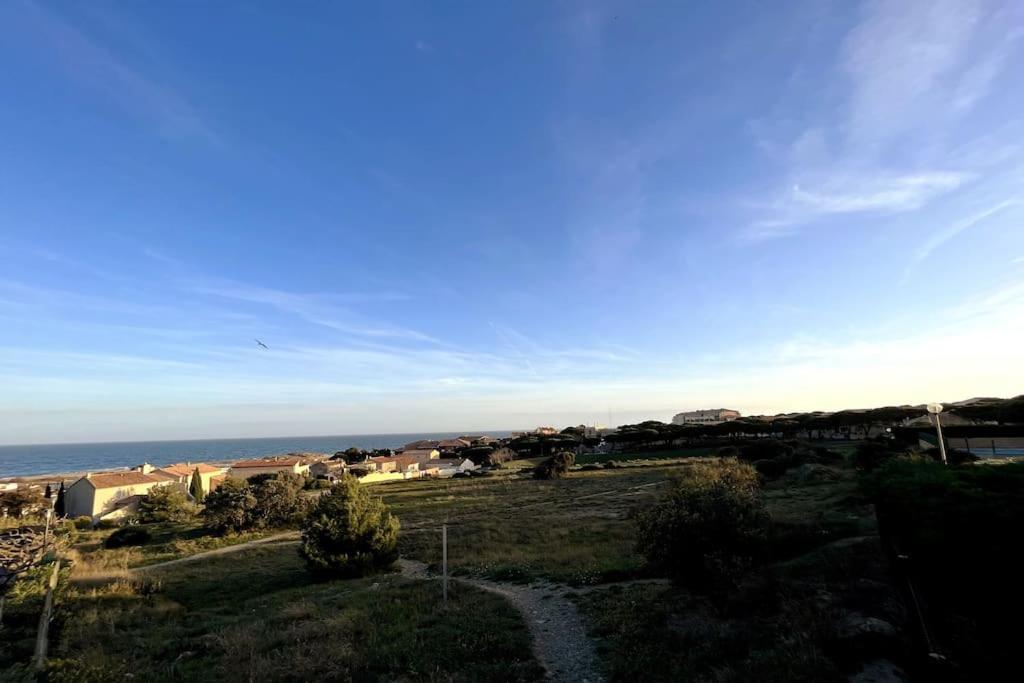 St-Pierre-La-Mer, Bel Appartement A Dans Residence Avec Piscine Et Tennis Entre 5 Et 10 Min De La Plage 弗勒里 外观 照片