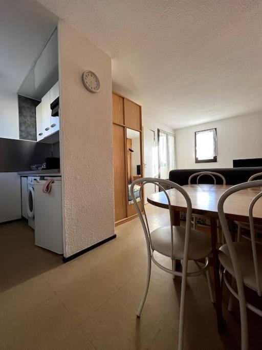 St-Pierre-La-Mer, Bel Appartement A Dans Residence Avec Piscine Et Tennis Entre 5 Et 10 Min De La Plage 弗勒里 外观 照片