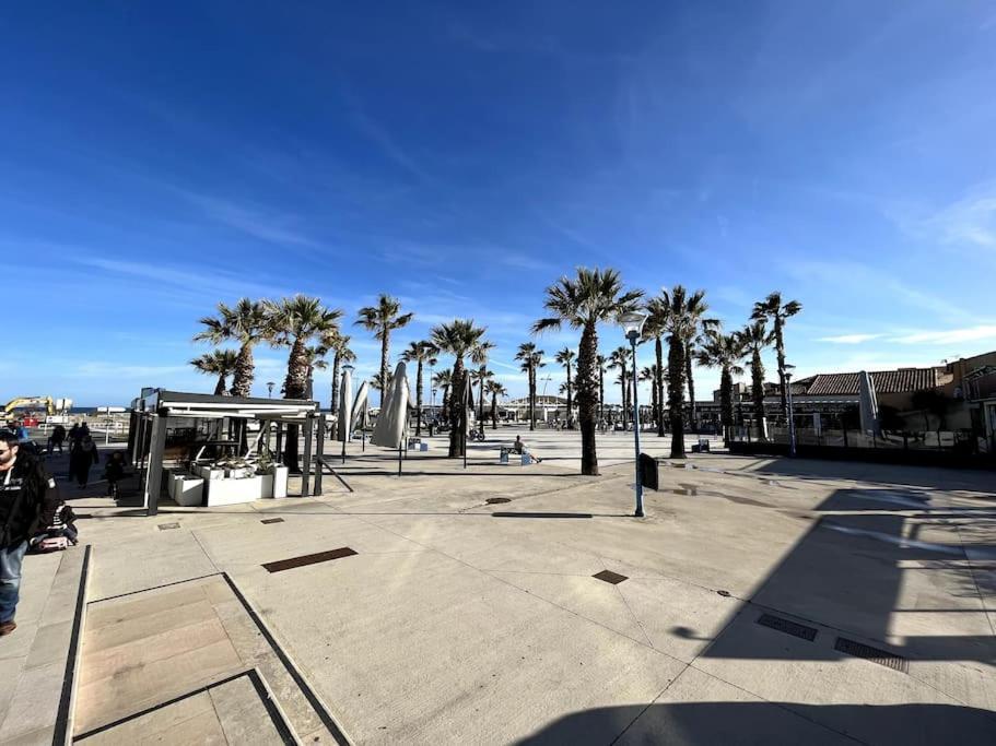 St-Pierre-La-Mer, Bel Appartement A Dans Residence Avec Piscine Et Tennis Entre 5 Et 10 Min De La Plage 弗勒里 外观 照片