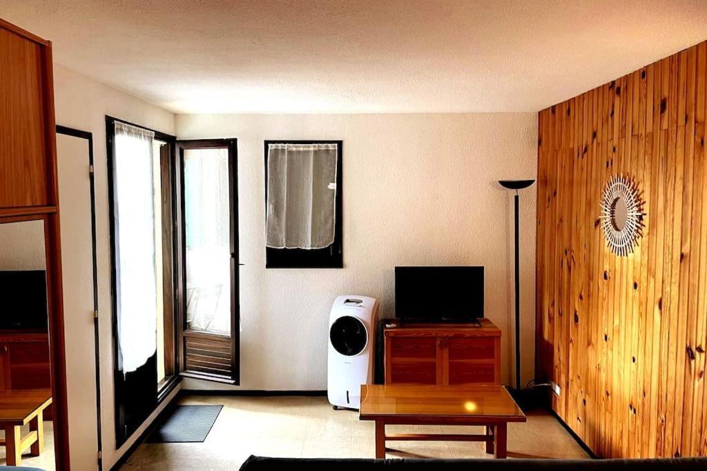 St-Pierre-La-Mer, Bel Appartement A Dans Residence Avec Piscine Et Tennis Entre 5 Et 10 Min De La Plage 弗勒里 外观 照片