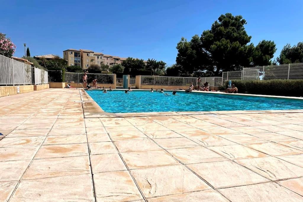 St-Pierre-La-Mer, Bel Appartement A Dans Residence Avec Piscine Et Tennis Entre 5 Et 10 Min De La Plage 弗勒里 外观 照片